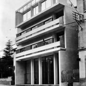 Cesare Cattaneo, Casa d'affitto a Cernobbio, 1938-1939: prospettiva dalla strada (ACC Cernobbio)